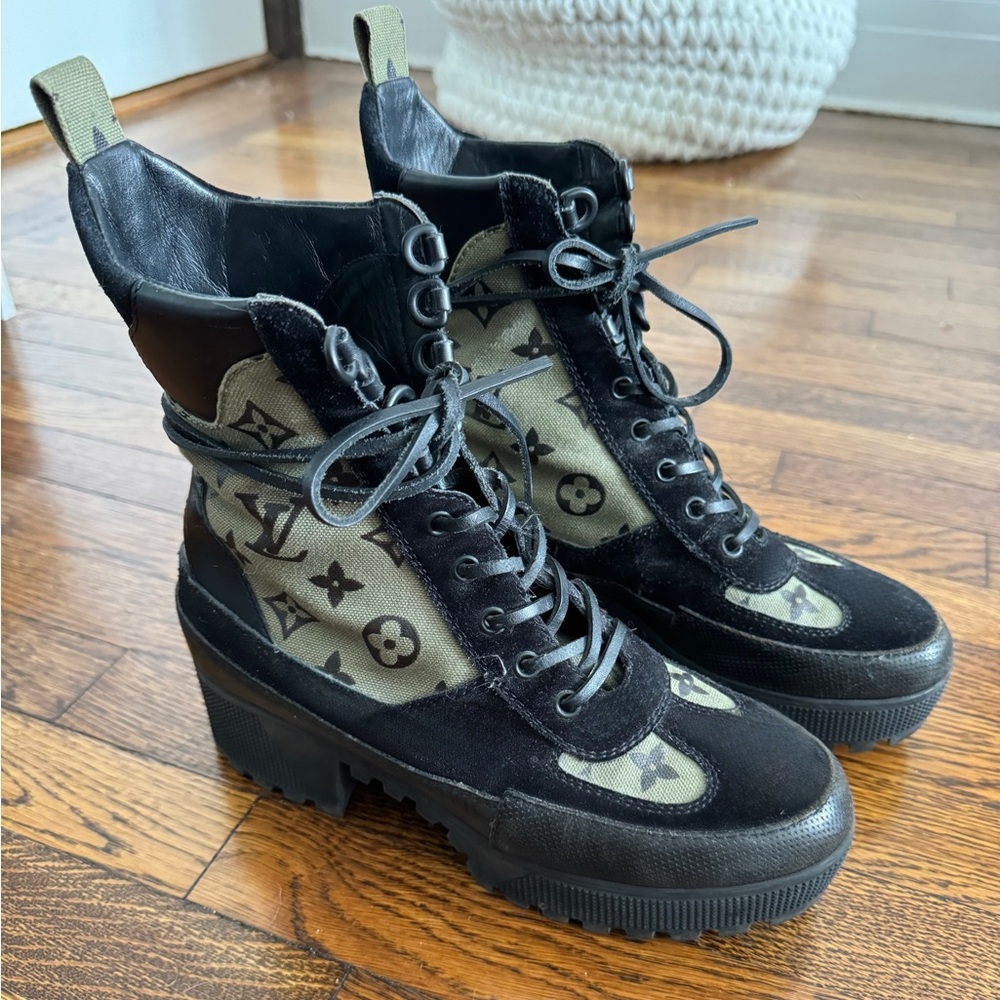 Authentic Louis Vuitton Desert Boots